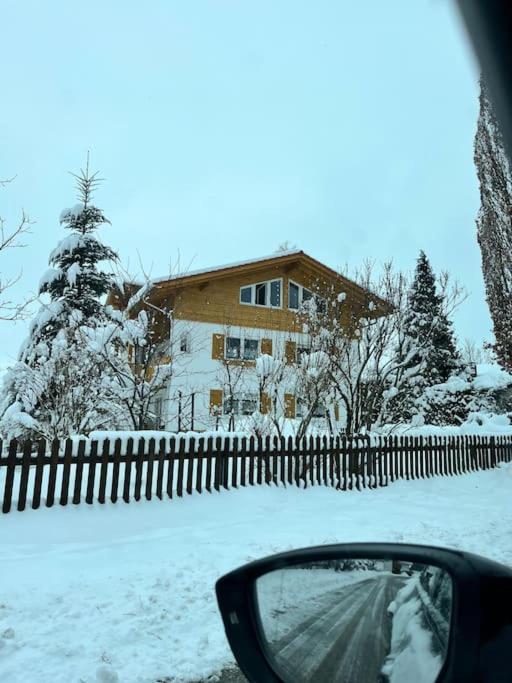 2023 NEU erbaute Ferienwohnung Lory mit Schlossblick in ruhiger Lage Halblech Exterior foto