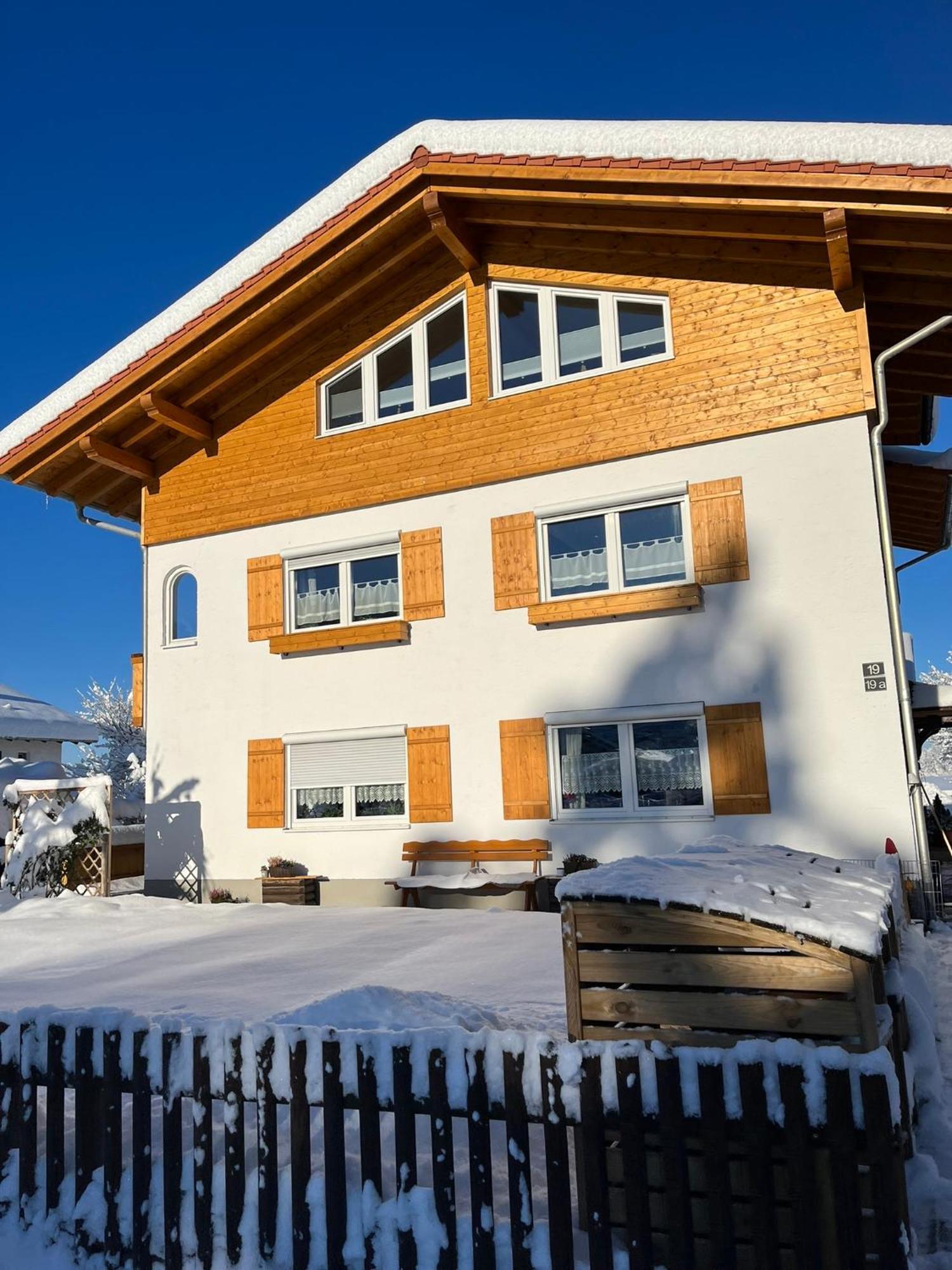2023 NEU erbaute Ferienwohnung Lory mit Schlossblick in ruhiger Lage Halblech Exterior foto